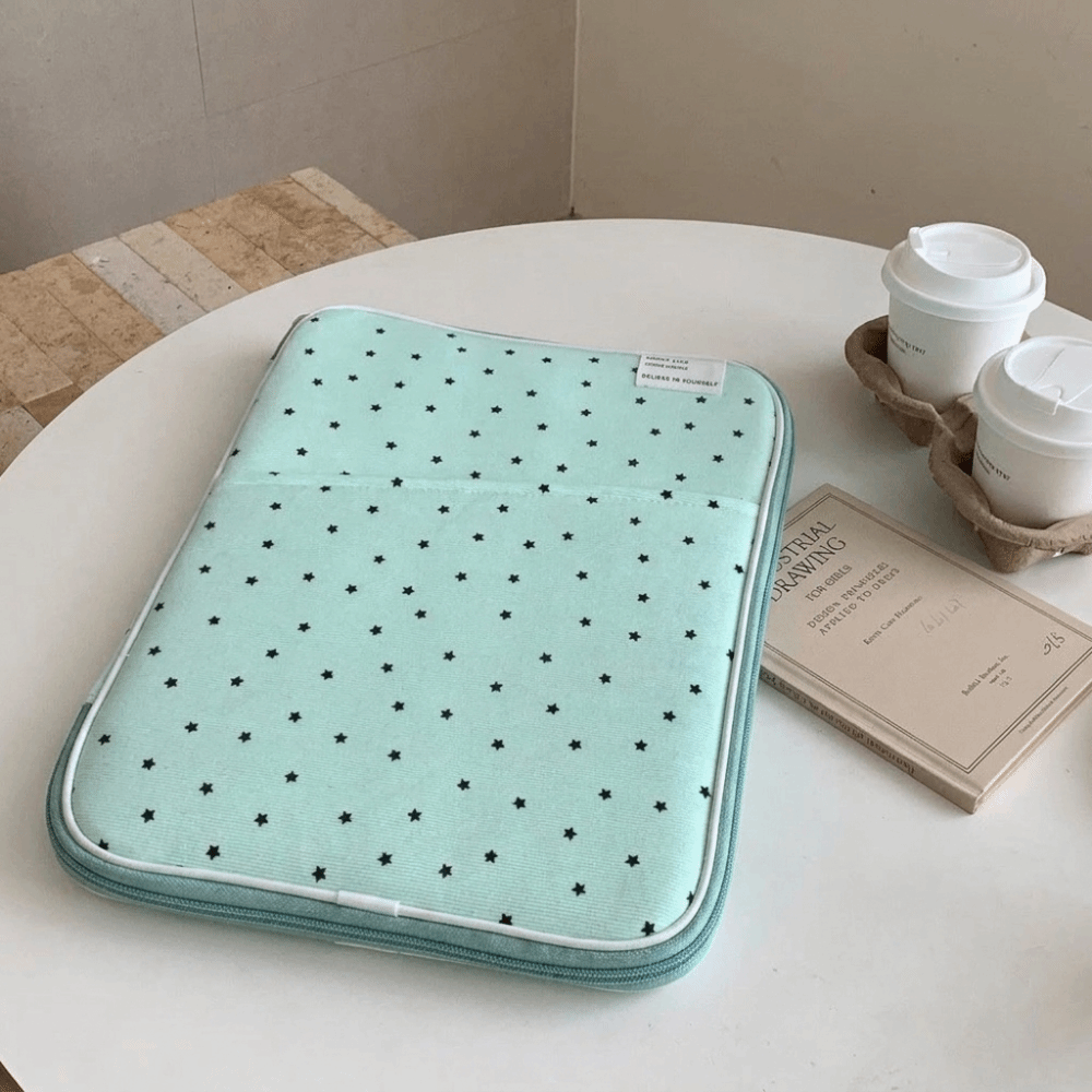 Laptop Sleeve - กระเป๋าใส่แล็ปท็อปลายดาวผ้าลูกฟูก ดีไซน์กันกระแทก น้ำหนักเบา เคสป้องกันแท็บเล็ตบางเฉียบ 13.3 นิ้ว